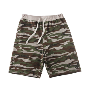 กางเกงขาสั้นผ้าเทอร์รี่พิมพ์ลาย Camo สำหรับผู้ชาย 